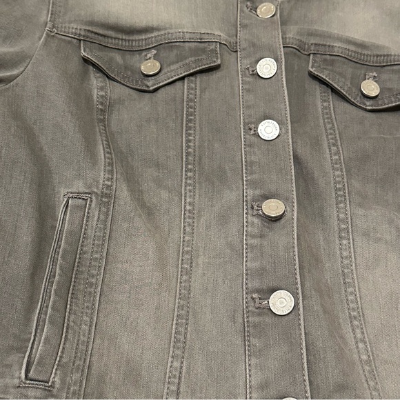 Sold - Picture 5 of 9